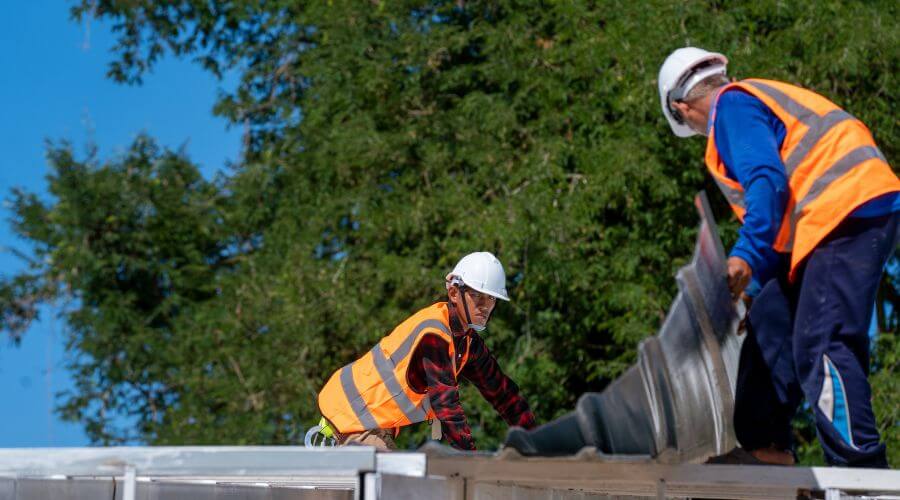 Expert Emergency Roof Repairs services in Monroeville, IN